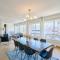 Large 130 m² 4-bedroom apartment