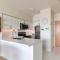 Lakeshore Loft with waterviews 10 mins to BMO field