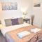 Chichester City Centre 2 Bedroom Flat I Ground Floor with Underground Parking I Chichester Holiday Properties