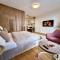 Baker House Apartments - Free Private Parking