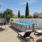 Maison avec jardin et piscine, 2 chambres - Quartier pavillonaire et calme - Proche commerces et bus - Avignon à 5 min