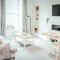BRAND NEW LISTING Beautiful 2 bedroom apartment