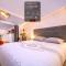 Studio atypique climatisé, Lit Queen Size, Netflix, parking, 500m centre