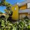 Residence La Piazzetta con piscina e giardino privato