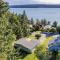 Wolf Beach Cottage by AvantStay