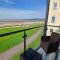 Sea view apartment at the beach!