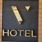 HOTEL V