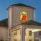 Super 8 by Wyndham Harrisburg Hershey North