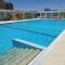 Eilat Octopus Apartment - אילת אוקטופוס -שני חדרים וסלון, בריכה בקיץ