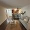 Modern 2BR Hollywood Apt with Rooftop Pool, Free Parking & Close to Walk of Fame and Universal Studios