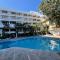 Hotel De Cima Beach Club