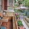 Garden house near city centro with baby bed