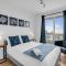 Downtown Toronto Skyline Suite With Free Parking