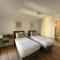 Hostal Guzman El Bueno by gaiarooms