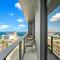 Stylish Condo w Den in the Heart of Downtown