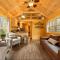 Jake Cabin Luxury Hot Tub Cabin Near Downtown