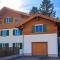 Ferienwohnung mit Küche & kleines Gästezimmer Lisi ohne Küche im Obergeschoß - 2 separate Einheiten - nahe Salzburg, ideal für Familien & Durchreise