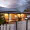 Rawson's Retreat - Five Bedroom Home - Walk CBD - Includes Breakfast