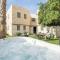 Hotel La Finca - Luxury Suites Hotel מיקום מרכזי בקרבת בתי קפה ומסעדות!