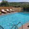 Studios River - Potos Escape with Pool and Views
