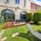 Appartement lumineux et cosy avec jardin vue sur chateau près Port en Bessin, Bayeux et Omaha Beach