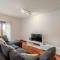 Modern 2 bedroom apt 20 min from city center
