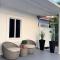 Beautiful House 7 min from Miami Airport w FREE parking