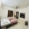 Hotel Chandram 966o9o1oo6 - 400mtr I 7min walking from ShreeNath Ji temple Nathdwara By SK