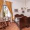 Amoret Apartments