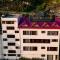 Hotel Auckland - Near Mall Road
