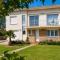 Villa climatisée, proche mer, 2 grands appartements indépendants, parking, WIFI