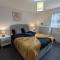 Large Modern House With Private Parking