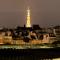Lescostreet-Vue Tour Eiffel, balcon filant, hyper-centre Paris