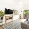 Coastal Mountain View Cottage for Couples