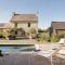 Manoir de la Nogrie - Chambre de charme avec accès privatif - Piscine chauffée sur domaine 5 étoiles à la campagne