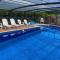 Simply the best ! 4 Min walk to Beach, Pubs, Restaurants, Shops, Heated Pool, Hottub, Games room, 1 acre Garden, BBQ's, Beautiful, Bassets acre, Free Parking, WIFI