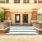 Long Beach 2BR and 1BA Charming Condo Near Alamitos Beach, Marina, Cafes & Shops