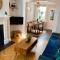 Charming 2-Bed Seaside Cottage - Moments from Brighton Beach & Pier