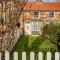 Host & Stay - Honey Cottage