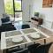 Modern 2BR Sleeps 4 Easy Access to City Centre