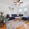 Spacious & Stylish 2BR Apartment Near Manhattan