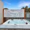 OG Spa Retreat- 3 bedroom, Spa, Central, Aircon
