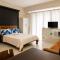 Cozy Airport Condo 7-min Walk to Terminal 3