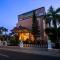Holiday Hotel