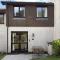 34 Strawberry Hill, Tolroy Manor
