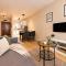 Prime Stay - Modern 1 Bedroom Apartment with Parking Included & Balcony