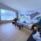 Bright Room near Montreal Fast WiFi