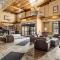 Glacier Mountaineer Lodge