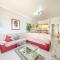 GuestReady - Vibrant flat w/ balcony