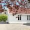 Charming Guesthouse near city center - parking available